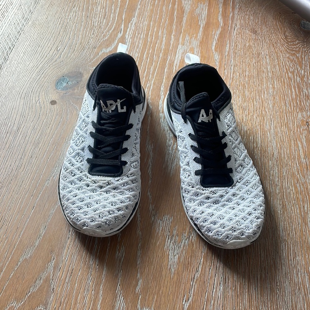 APL SNEAKERS - LIKE NEW